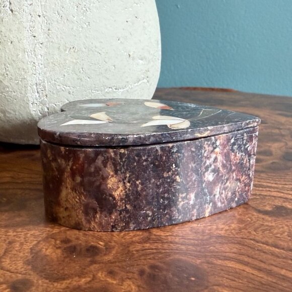 Soapstone Heart Trinket Box Inlaid with Mother of Pearl - Picture 3 of 8